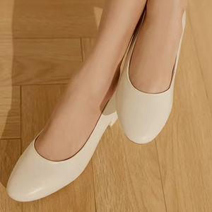 Escarpins confortables en peau de mouton à talon bas - Product Image 6