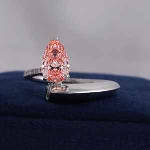 Bague solitaire en or blanc 14 carats avec diamant de laboratoire rose vif taille poire 1,01 carat, sertie pavé, pour femme, cadeau de fiançailles surprise - Product Image 1