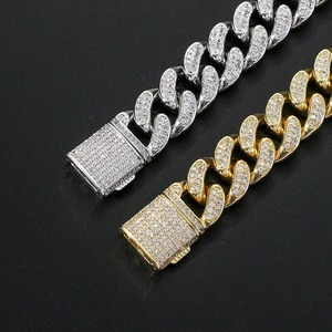 Collar de Cadena Cubana de Plata de Ley 925 con Moissanita, el Más Vendido, con Acabado Brillante y Suave, Disponible para la Venta - Product Image 2