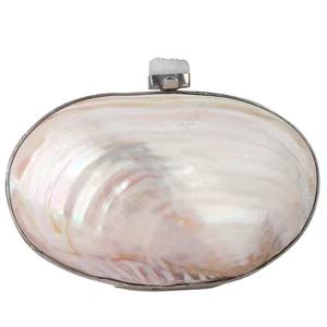 กระเป๋าคลัทช์ทรงวงรีเปลือกหอยธรรมชาติทำมือจากอินเดีย พร้อมกรอบเงินและตัวล็อคคริสตัล กระเป๋าสำหรับออกงานกลางคืนสไตล์ทะเล รับผลิตตามสั่ง (OEM) ส่งออก งานแฮนด์เมด - Product Image 1