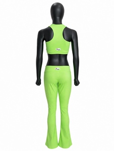 Ensemble de sport tendance vert néon pour femme : Soutien-gorge de sport à col rond et leggings de yoga évasés – Tenue de fitness deux pièces lumineuse pour la gym - Product Image 3