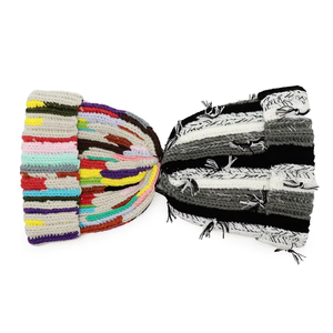 Gorro de Punto Negro Hecho a Mano, Gorro de Invierno Cálido - Product Image 6