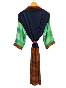 Robe kimono en patchwork de sari en soie pure, couvre-maillot de bain, vêtement de nuit, longue robe, kimono en sari indien vintage recyclé fait main - Product Image 4