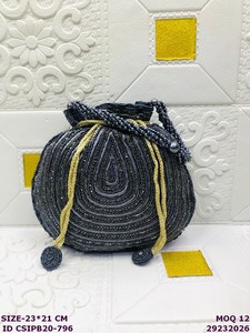 Pochette en satin faite à la main avec chaînes pour femmes |   Pochette ethnique de mariage à rabat (Potli) |   Cérémonie de mariage - Product Image 3