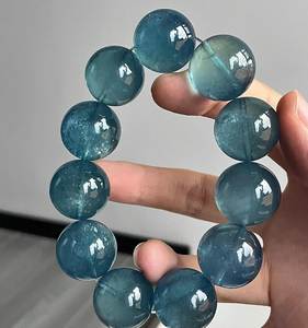 Bracelet en résine artisanal de luxe avec un attrait décoratif distinctif, bijoux élégants pour femmes et jeunes adultes - Product Image 2