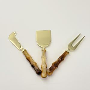 Juego de Herramientas para Cortar Queso de Acero Inoxidable con Diseño Exclusivo Hecho a Mano en Resina, Acabado Dorado, Vajilla Occidental - Product Image 3