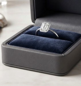 แหวนหมั้นเพชรทรงกลมและมรกตสุดหรู ได้รับการรับรองจาก IGI ทองคำแท้ 10K 14K 18K แหวนแต่งงาน เครื่องประดับสุดสง่างาม - Product Image 4