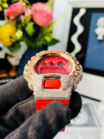 Montre numérique légère à boîtier rond, bracelet en caoutchouc rouge, pierres de moissanite, style minimaliste hip-hop, unisexe, pour usage quotidien adulte