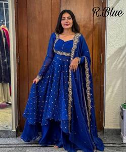 Conjunto de Capa y Dupatta Festivo de Lujo, Conjunto de Falda y Capa con Encanto Regal, Conjunto de Capa y Lehenga con Brillo Majestuoso, Capa para Fiesta con Elegancia Etérea - Product Image 2