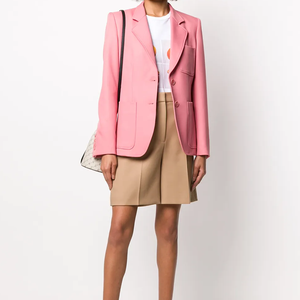 En stock – Blazer rose personnalisé pour femme, coupe ajustée, manches longues, bouton unique, poches, printemps/été, pour le bureau (OEM/ODM) - Product Image 2