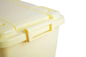 Conteneurs de rangement domestiques modernes en plastique PP 90L avec couvercles et poignées, empilables, légers et écologiques pour le stockage des aliments et des vêtements - Product Image 6