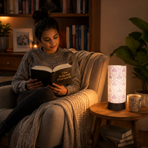 Lampe de table moderne à motif floral avec abat-jour en lin |   Lampe de chevet décorative |   Éclairage LED blanc chaud ambiant pour salon et chambre à coucher, économe en énergie - Product Image 2