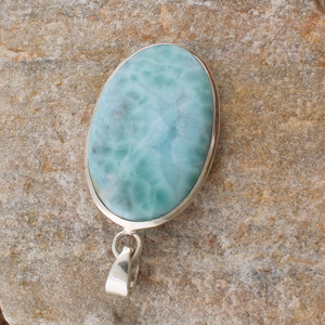 Vente en gros SHREE JAIPUR SILVER SJSM-3050 Breloques bleues vintage artisanales en argent plaqué, serties clos, avec pierre précieuse Larimar naturelle ovale - Product Image 3