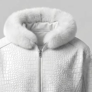 Veste matelassée à capuche pour homme en PU blanc effet croco avec doublure en fourrure, coupe-vent, manteau d'hiver décontracté, coupe régulière, fermeture éclair sur le devant - Product Image 2