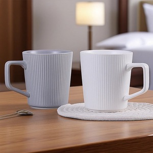 Elegante taza de cerámica de 380 ml en colores neutros transparentes con textura grabada en relieve bajo el esmalte, sin BPA, para uso diario. - Product Image 5