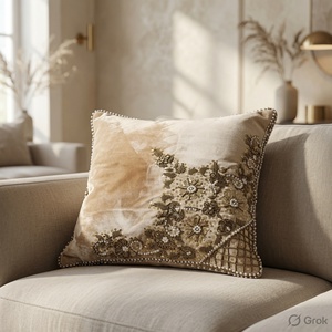 Cojín Decorativo Floral de Terciopelo de Lujo para Sofá y Hogar - Product Image 3