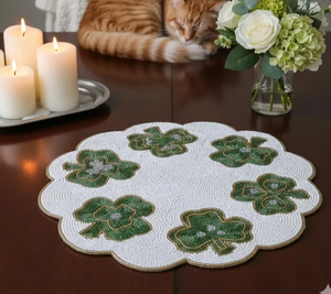 Salvamantel Redondo Hecho a Mano con Cuentas, Trébol Blanco y Verde, Decoración Elegante para Mesa por Blossom Craft India - Product Image 4