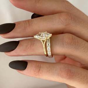Anillo de Compromiso con Diamante Cultivado en Laboratorio de 2 Quilates, Corte Marquesa, Banda de Eternidad de 2.5 Quilates, Corte Esmeralda, Certificado IGI - Product Image 3