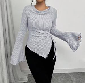 Camiseta de mujer de tela de algodón suave, corte ajustado, informal, de manga corta, cómoda, elegante, para uso diario. - Product Image 1