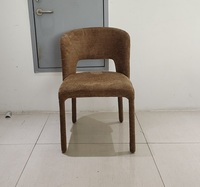 Chaise longue rembourrée en tissu assemblé chaise de cuisine empilée couvertures arrière hôtel de luxe maison chaise de repos utilisée
