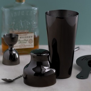 Coctelera de Metal Pulido con un Contorno Suave y un Acabado Brillante Elegante que Eleva tu Experiencia de Preparación de Bebidas Hoy - Product Image 5