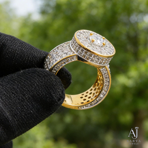 Bague de fiançailles géométrique plaquée or et rhodium, entièrement pavée de moissanite, avec micro-pavé en grappe, style hip-hop, bijoux de mariage et de fête - Product Image 1