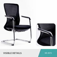 Chaise de bureau visiteur moderne noire en maille avec assise rembourrée et accoudoirs fixes pour salles de conférence, écoles et bureaux à domicile