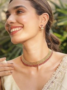Ensemble collier, boucles d'oreilles et parure de tête plaqué or certifié avec micro-incrustations de perles d'imitation, design vintage, bijoux de mariage pour femmes - Product Image 3