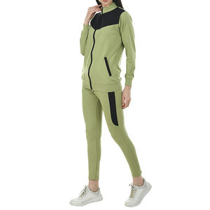 Ensemble de survêtement vert olive pour femme avec sweat à capuche zippé et pantalon, respirant, en polyester, idéal pour le sport et les loisirs printaniers - Product Image 1