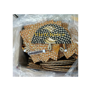 Éventail tissé à la main en jonc de mer fabriqué au Vietnam, texture naturelle, pour événements professionnels en extérieur, Vietchoice - Product Image 1