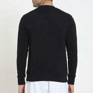 Sudadera de forro polar premium diseñada para brindar calidez y flexibilidad, perfecta para atuendos informales y días de actividad. - Product Image 2