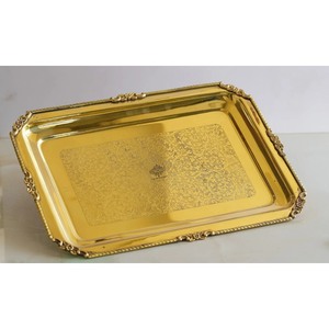 Plateau de service en métal luxueux et moderne, aux tons chauds, pour mariage, écologique, durable, reflète l'hospitalité et la pensée de bien-être - Product Image 1