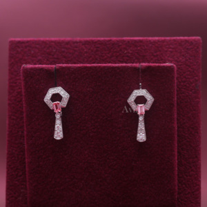 Boucles d'oreilles pendantes en or blanc/rose et or jaune 9 carats avec diamant rose taille émeraude cultivé en laboratoire certifié IGI et chaîne à pampilles - Product Image 1
