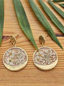 Pendientes Delicados de Resina con Flores Secas, Redondos, Dorados, Modernos, Glaseados, Hechos a Mano, Inspirados en la Naturaleza, Joyería de Diseño, Regalo para Mujer, Artesanía - Product Image 2