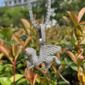 Colgante de Plata 925 con Baño de Rodio y Moissanita, Diseño de Pegaso, Micro Pavé, Amuleto de Animal, Joyería de Lujo Hip Hop, Colgante para Uso Diario - Product Image 2