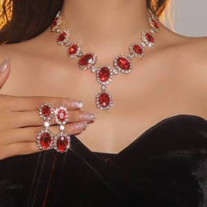 AMBER JEWELS T-3419 Juego de Collar y Aretes de Lujo en Plata 925 con Cristal de Moissanita Roja, Corte Ovalado, Chapado en Oro de 14K, Joyería IGI - Product Image 2