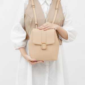 Sac à dos pour femme en cuir synthétique, sac multifonction, sangle réglable, fermeture éclair et fermeture magnétique - Product Image 1