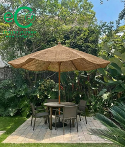 Sombrilla de Lujo para Exteriores, Ecológica, de Fibra de Coco, con Poste de Madera - Product Image 1