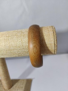 Brazaletes de Madera Modernos y Ecológicos Hechos a Mano, Joyería de Moda para Mujer de Alta Calidad, Duraderos, Grabados a Mano, Pulidos y Naturales - Product Image 4