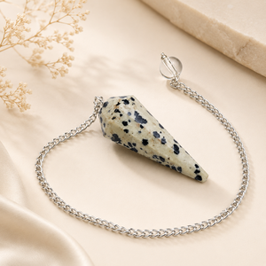 Péndulo de Piedra Dálmata Pulida en Forma de Cono con Cadena Plateada, Artesanía Feng Shui - Product Image 1
