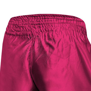 Shorts d'entraînement Muay Thai BATTLE GEAR modernes et athlétiques, légers en satin/polyester, respirants, séchage rapide, design fendu sur le côté - Product Image 3