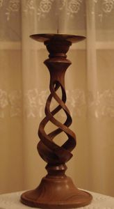 Porte-bougie artisanal en bois rustique avec design torsadé |   Aqdus Saleem - Product Image 3