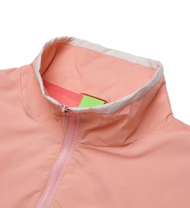 เสื้อแจ็คเก็ตกันลมไนลอนน้ำหนักเบาแบบสวมหัว สีสันตัดกัน ดีไซน์ใหม่ สไตล์ลำลองสำหรับกิจกรรมกลางแจ้ง ตกแต่งด้วยผ้าปะติดสีสันสดใส เหมาะสำหรับฤดูร้อน - Product Image 3