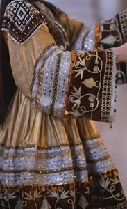 Vestido Étnico Tradicional Azul Regal Bordado con Patrones Intrincados, Atuendo Cultural Real, Vestido Elegante y Fluido - Product Image 4