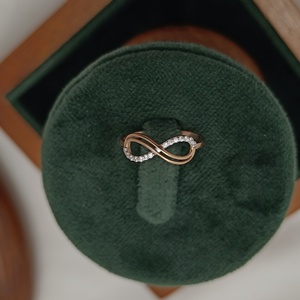 Anillo Infinito de Oro Rosa de 18K con Diamantes, Diseño Minimalista de Doble Aro, Joyería Fina para Mujer, para Bodas, Aniversarios, Fiestas y Uso Diario - Product Image 4