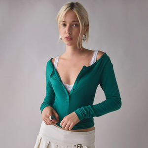 เสื้อแฟชั่นผู้หญิงทรงเฮนลีย์ ผ้าฝ้าย 100% แขนยาว กระดุมหน้า ทรงพอดีตัว คอวี แบบสั่งทำ เสื้อผ้าบูติก สตรีทแวร์ ขายส่ง - Product Image 1