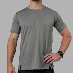 T-shirt léger en mesh pour homme, logo frontal, respirant, séchage rapide, pour la gym, la course, l'entraînement, col rond, uni, manches courtes - Product Image 3