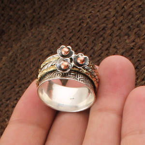 Anillo de Plata de Ley 925 para Mujer, Anillo Sencillo Apilable, Anillo de Plata Estampado, Joyería Minimalista para Uso Diario - Product Image 4