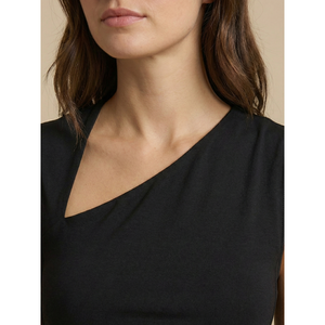 Top sin mangas asimétrico liso de verano para mujer con cuello esculpido, tela elástica suave, hecho en India, estilo casual moderno para la noche. - Product Image 2