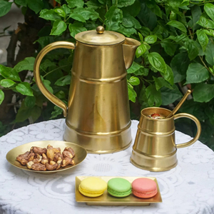 Pichet minimaliste fini or, carafe élégante, idéal pour la présentation sur la table basse et le service de boissons à la maison, vente en gros depuis l'Inde - Product Image 1